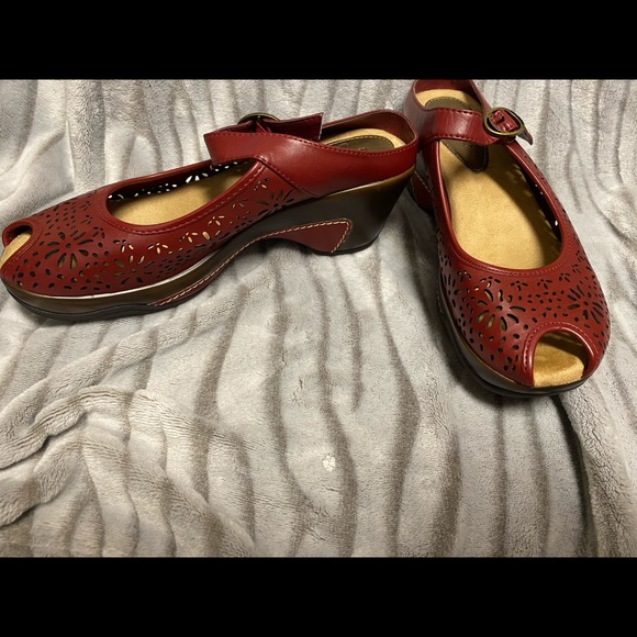 New Craft & Barrow red open toe dark red shoes. Sz 9 - Picture 4 of 4